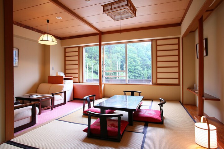 Room 7 of 19