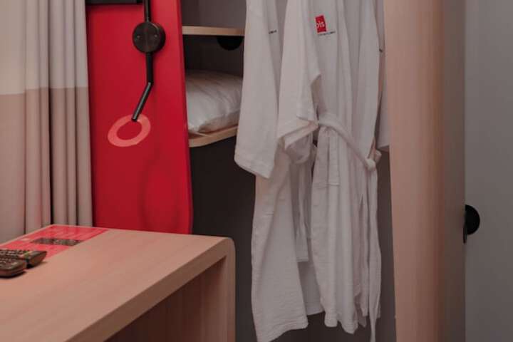 Room 36 of 119