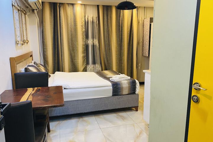 Room 18 of 32