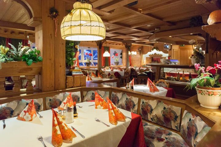 Dining 59 of 76