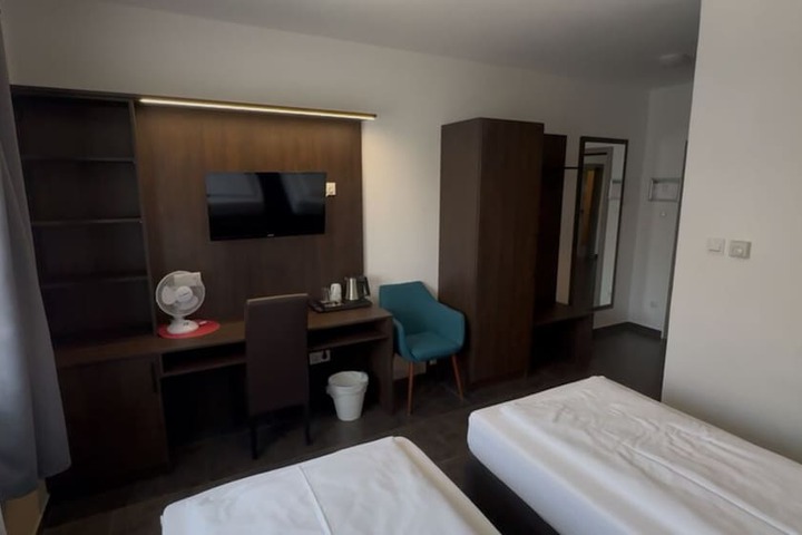 Room 19 of 29