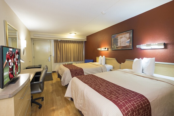 1 King Bed (5 of 5)