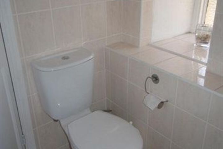 Room 2 of 10