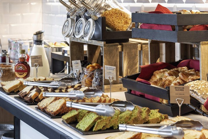 Breakfast/Coffee Service 24 of 42