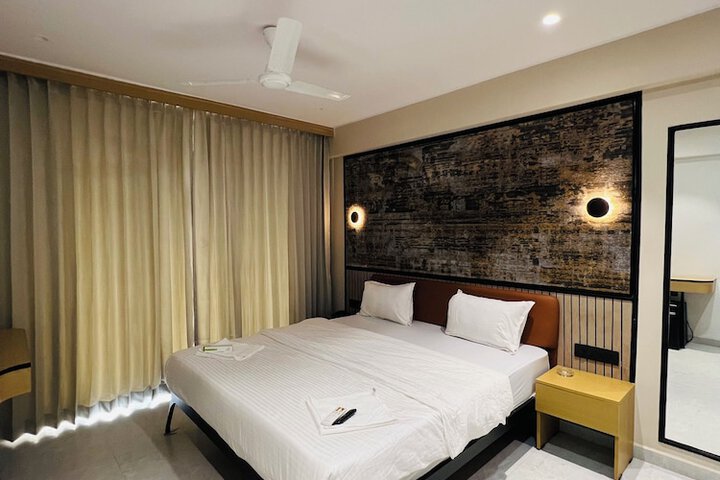 Room 6 of 20