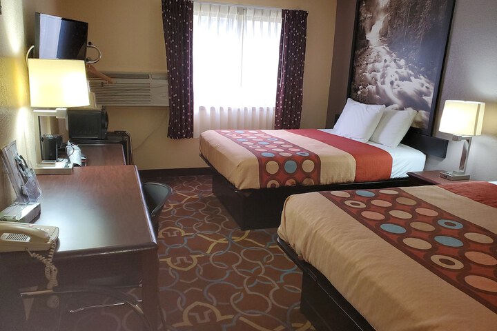 2 Queen Beds (3 of 8)
