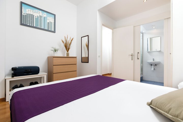 Room 4 of 16