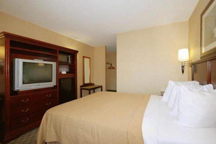 Queen Bed Accessible (3 of 16)