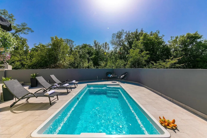 Pool 15 of 19