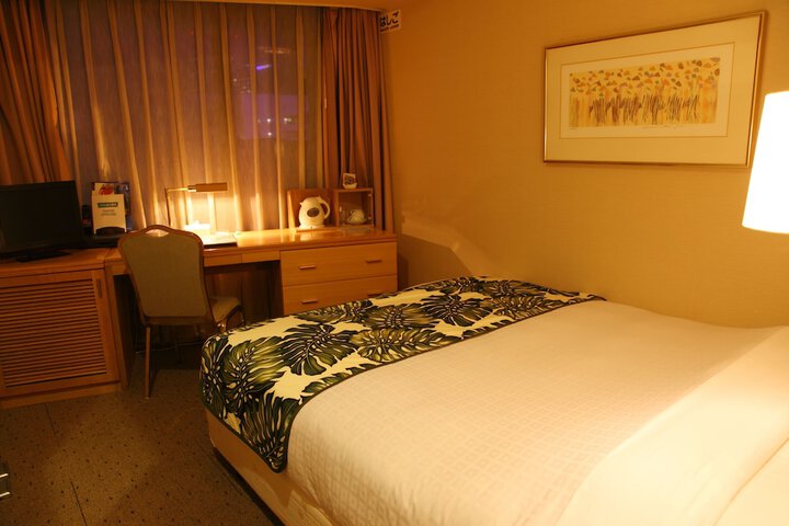 Room 3 of 33