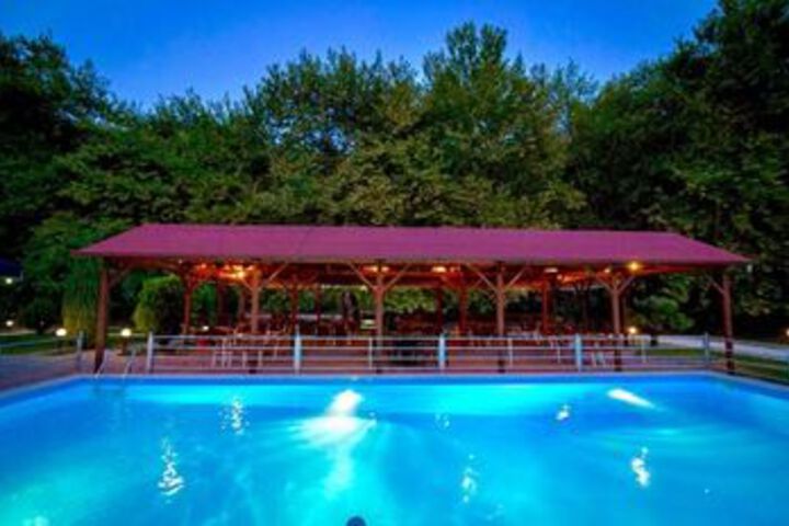 Pool 10 of 20