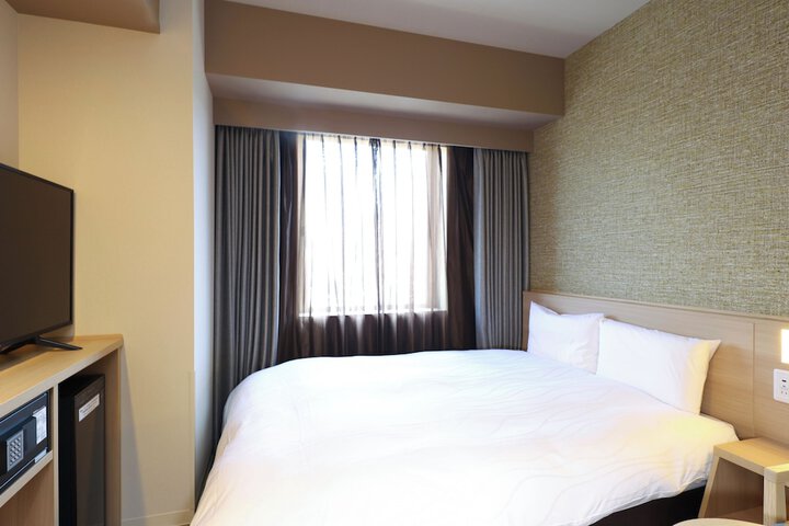 Room 16 of 64