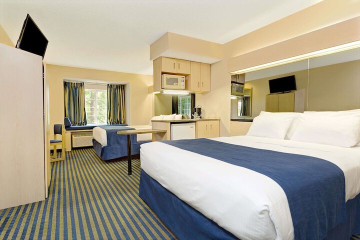 Standard Queen Bed Accessible (3 of 20)