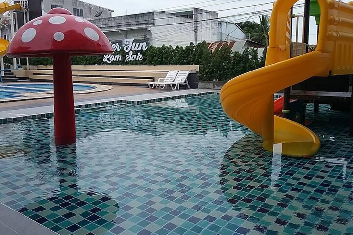 Hotel Pool