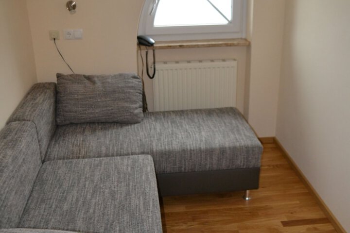 Room 4 of 70