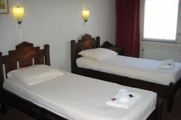 Room 15 of 68