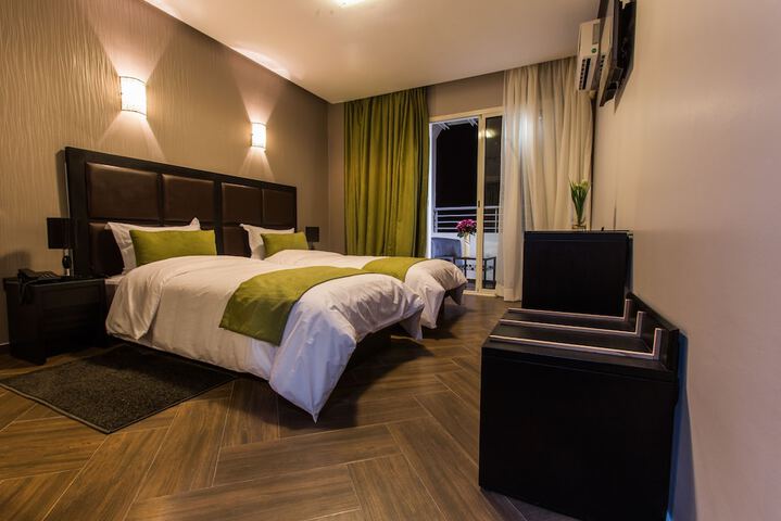 Room 9 of 31