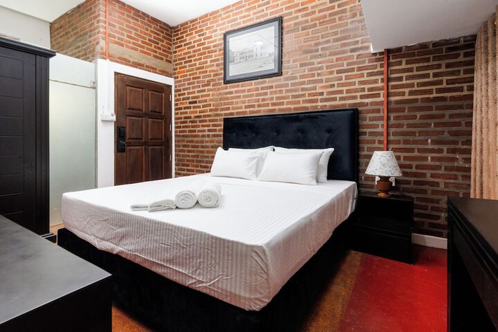 Room 17 of 40