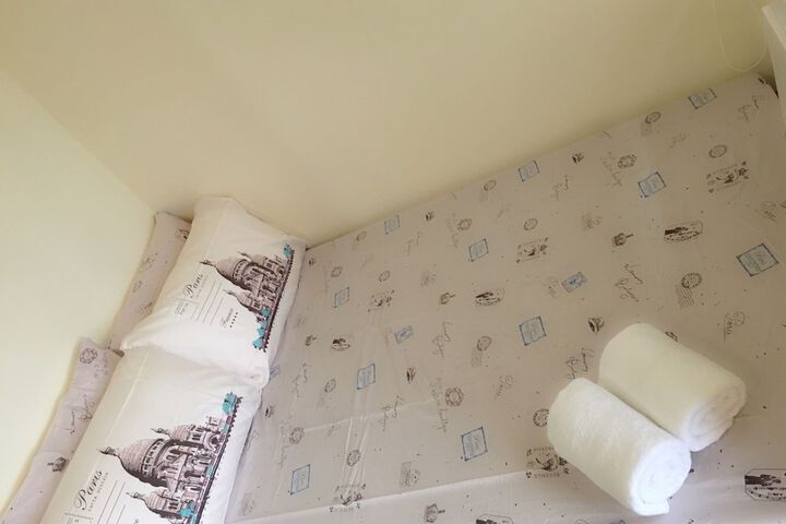Room 6 of 11