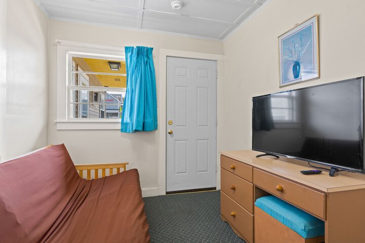 Room 6 of 37