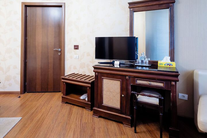 Room 72 of 169