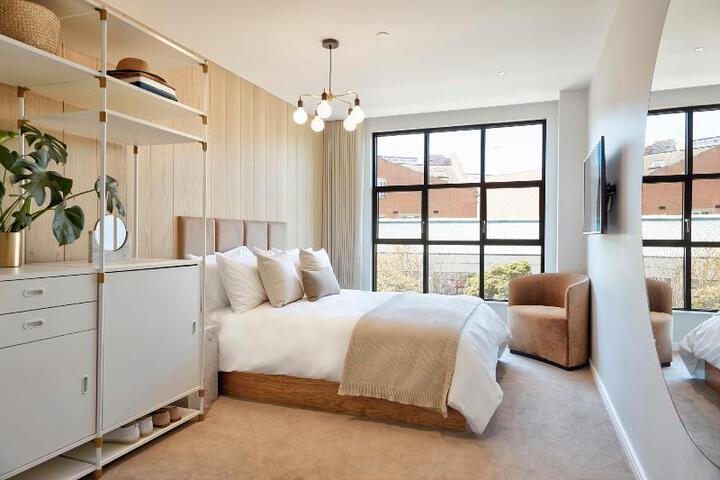 Room 3 of 10