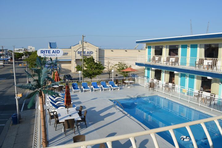 Exterior of Royal Court Motel