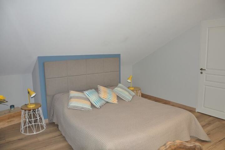 Room 9 of 35