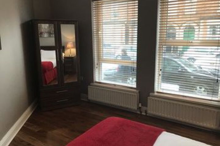 Room 10 of 16