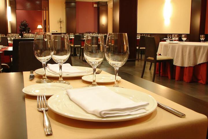 Dining 33 of 47