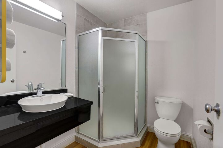 Room 8 of 27