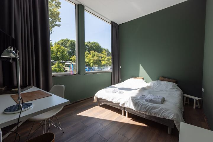 Room 10 of 21