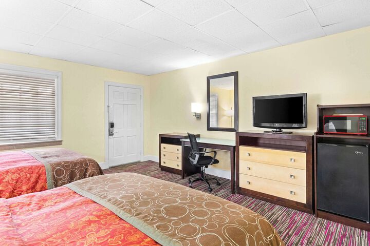 2 Queen Beds (6 of 6)