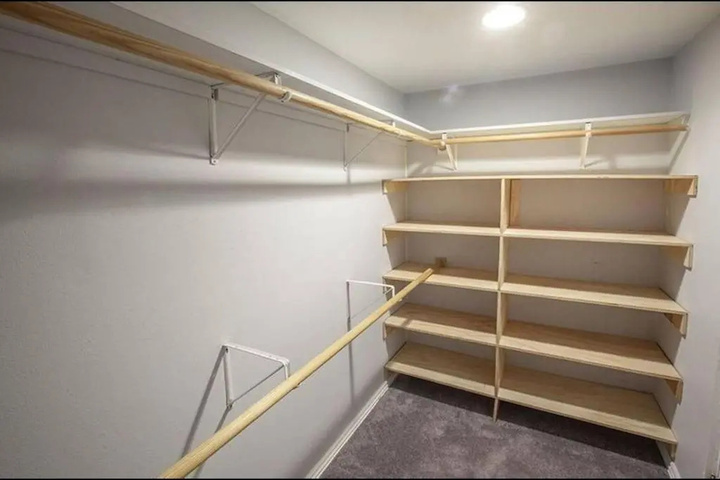 Room 10 of 18