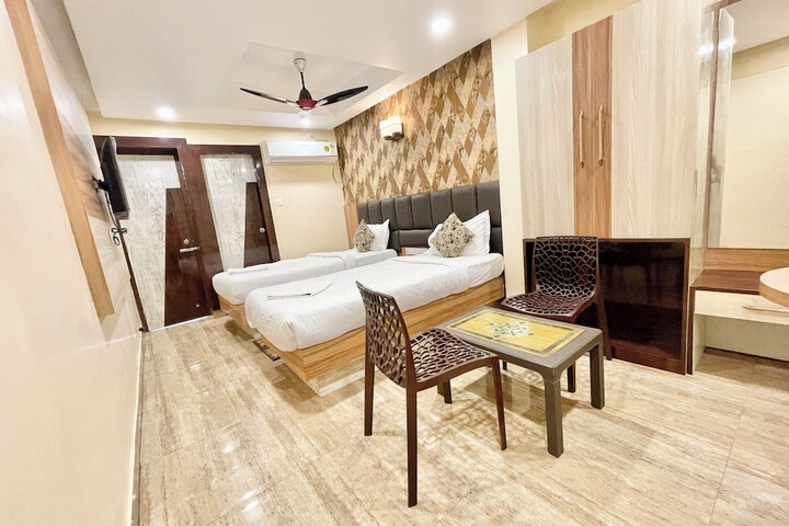 Room 34 of 159