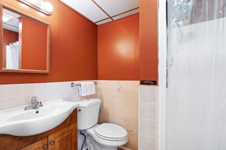 Room 44 of 64