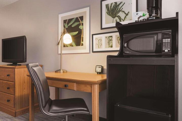 2 Queen Beds (7 of 7)