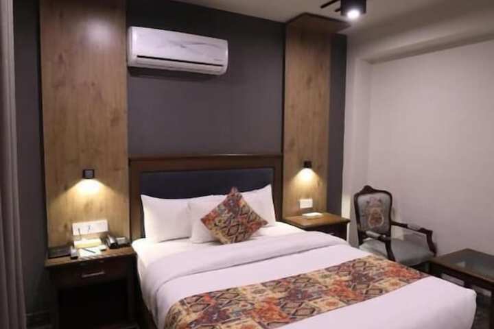 Room 9 of 52