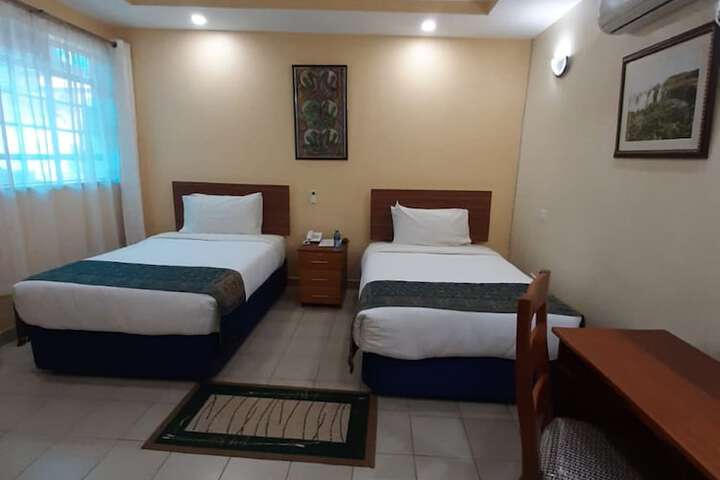 Room 7 of 18
