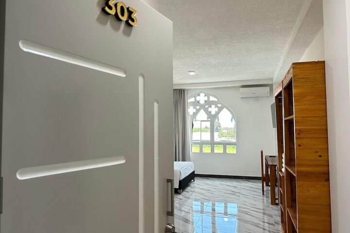 Room 3 of 74