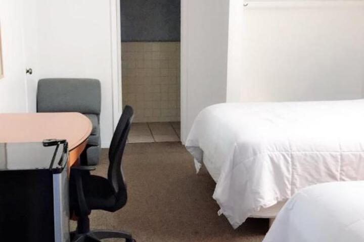 2 Double Beds (3 of 4)