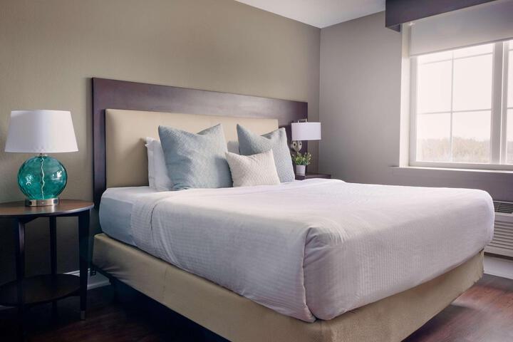 1 King Bed (6 of 6)