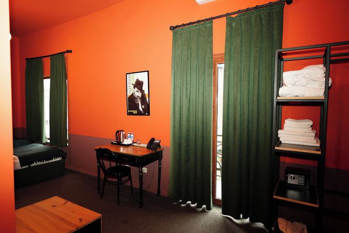 Room 28 of 73