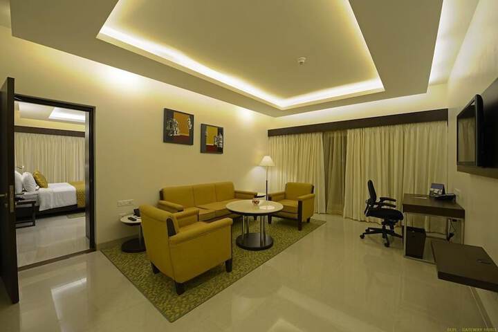 Room 11 of 30