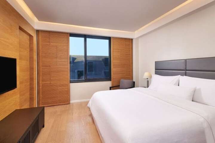Room 28 of 65