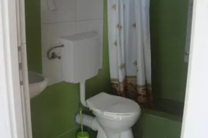 Room 6 of 14