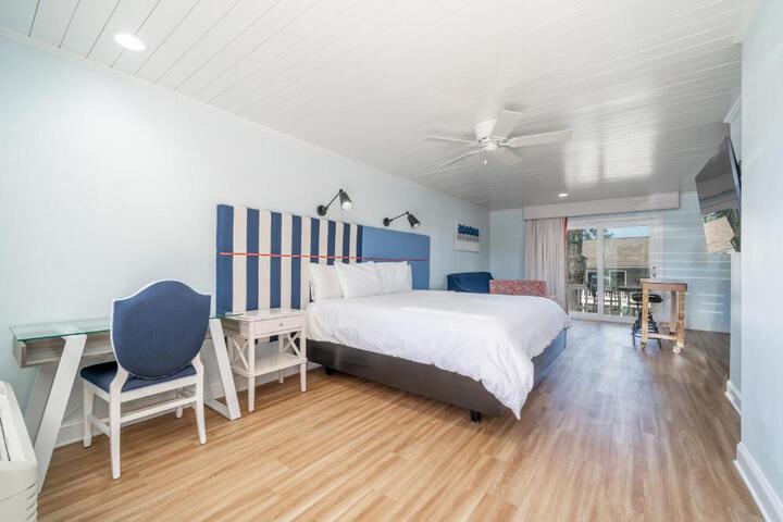 Studio Suite 1 King Bed with Sofa Bed Resort View (4 of 40)