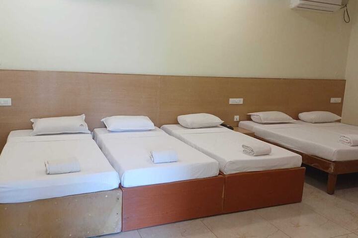 Room 32 of 95