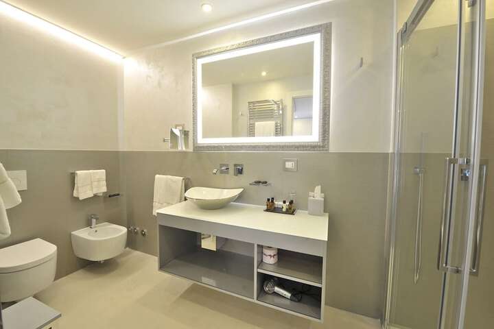 Room 15 of 34
