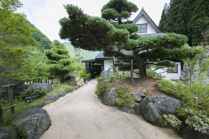 Hotel Entry